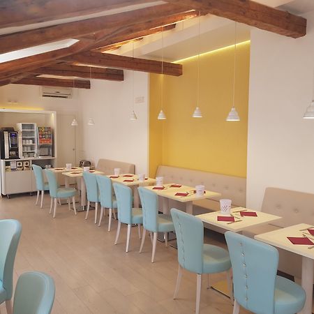 Hotel Roma Триест Экстерьер фото