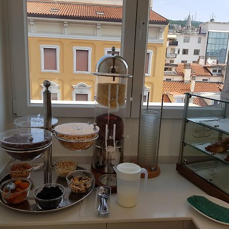 Hotel Roma Триест Экстерьер фото