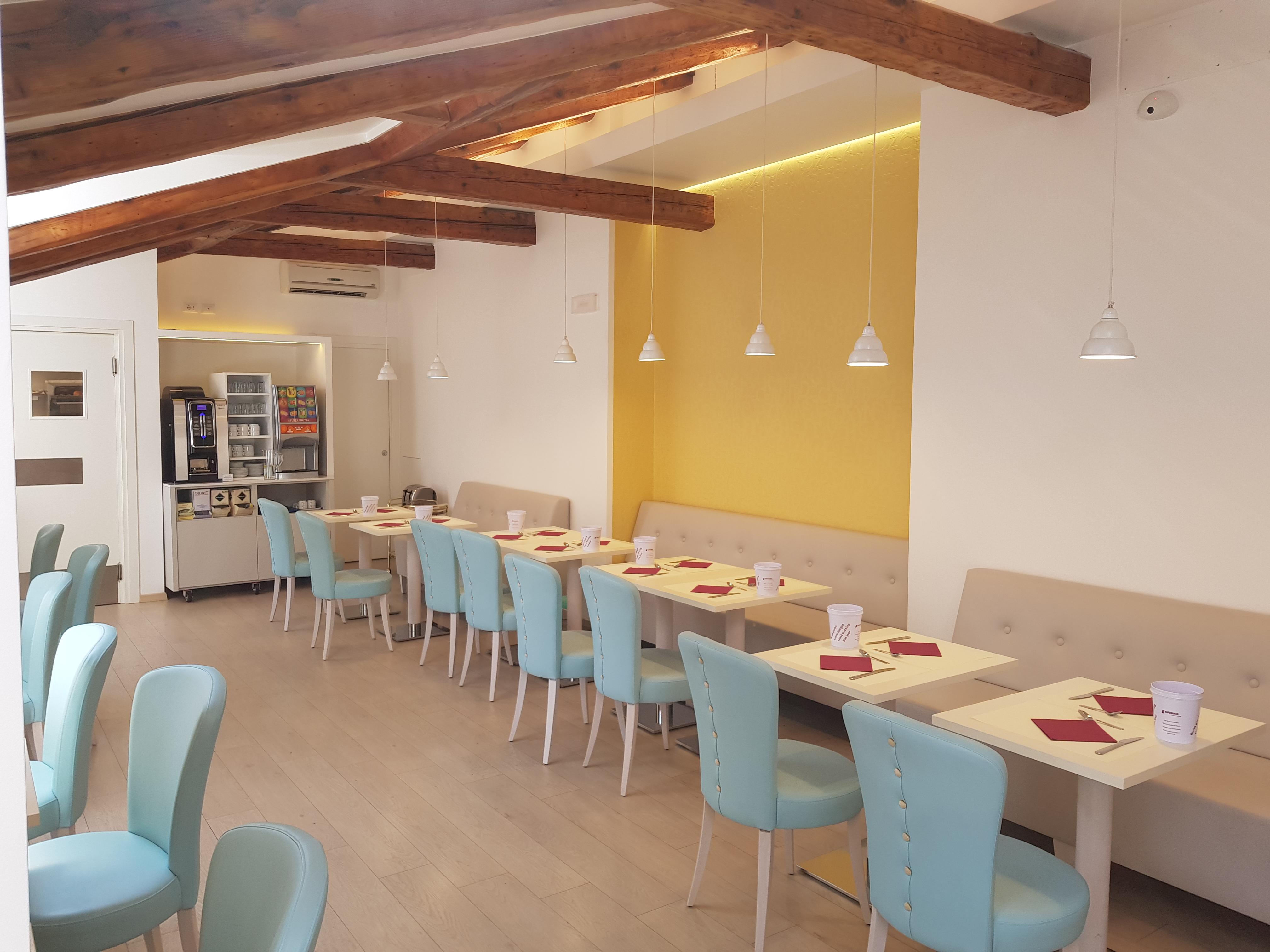Hotel Roma Триест Экстерьер фото