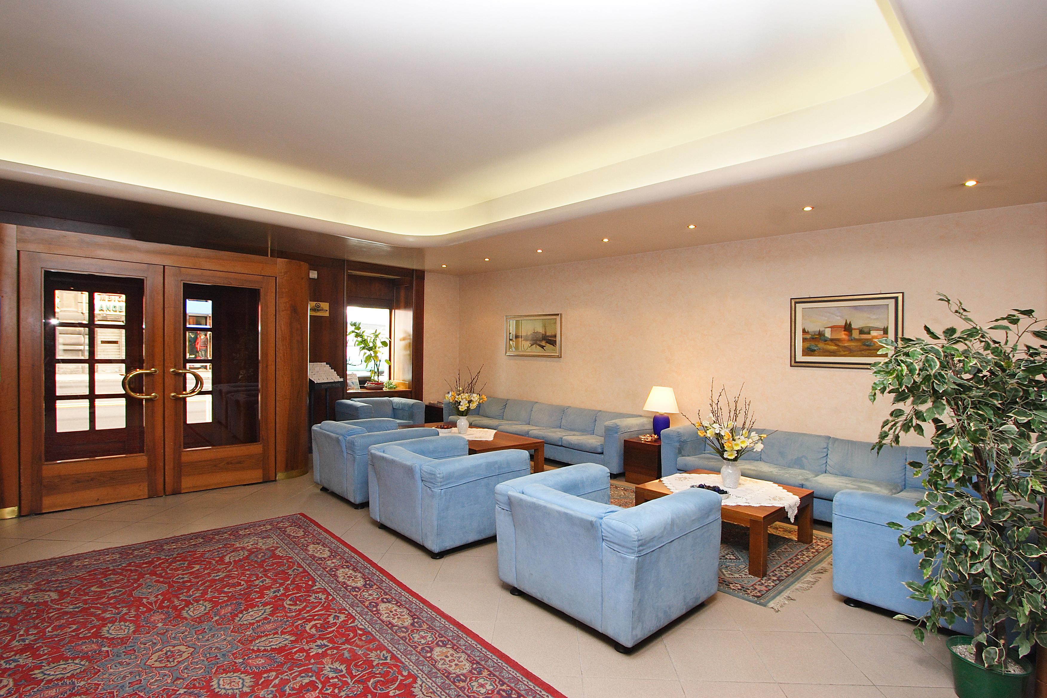 Hotel Roma Триест Экстерьер фото