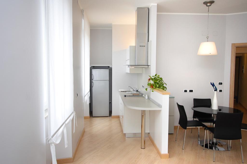 Hotel Roma Триест Экстерьер фото