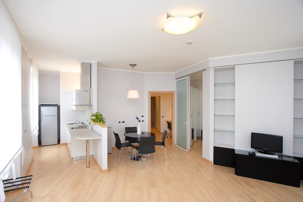 Hotel Roma Триест Экстерьер фото