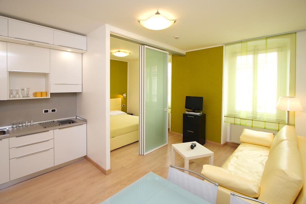Hotel Roma Триест Экстерьер фото