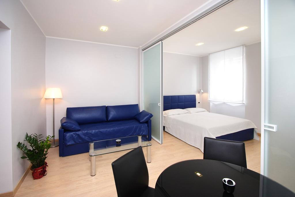 Hotel Roma Триест Экстерьер фото