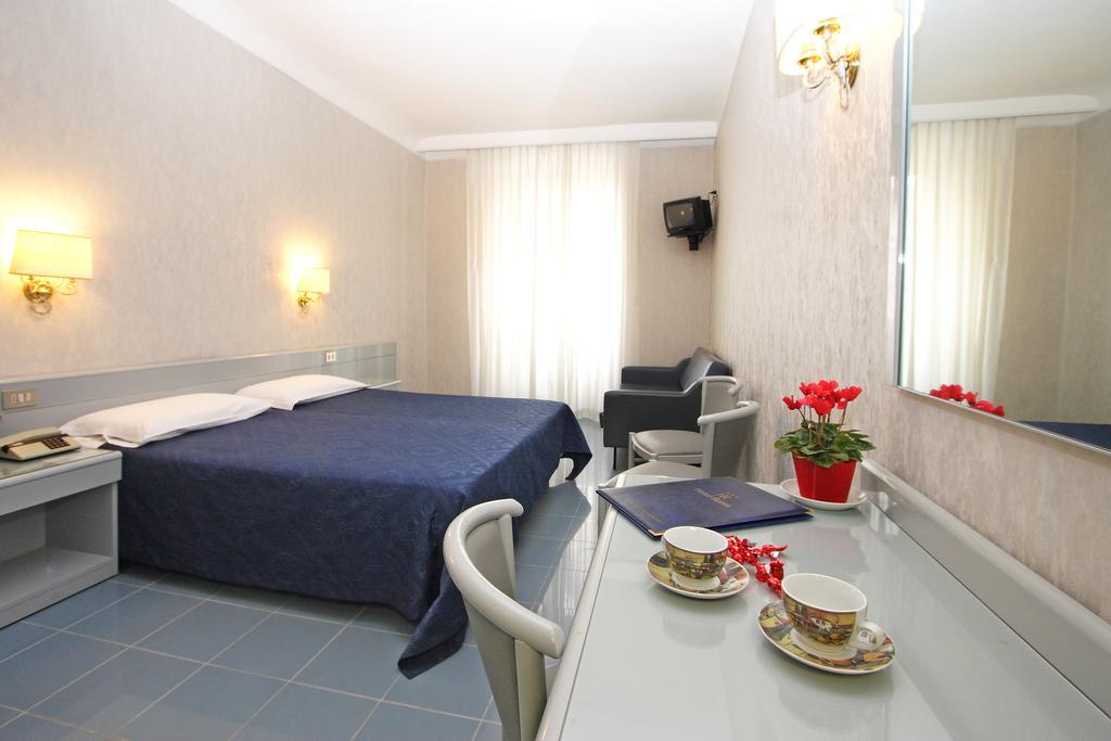 Hotel Roma Триест Номер фото