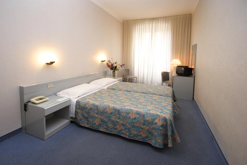 Hotel Roma Триест Номер фото