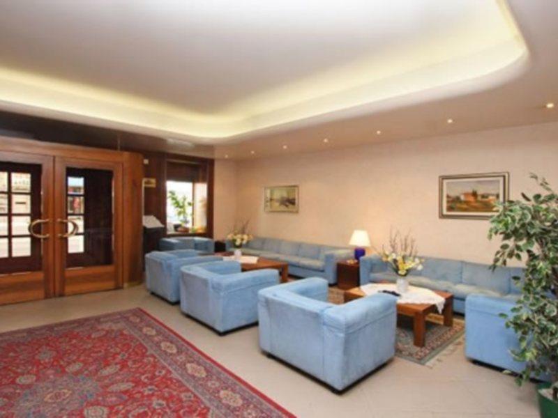 Hotel Roma Триест Экстерьер фото