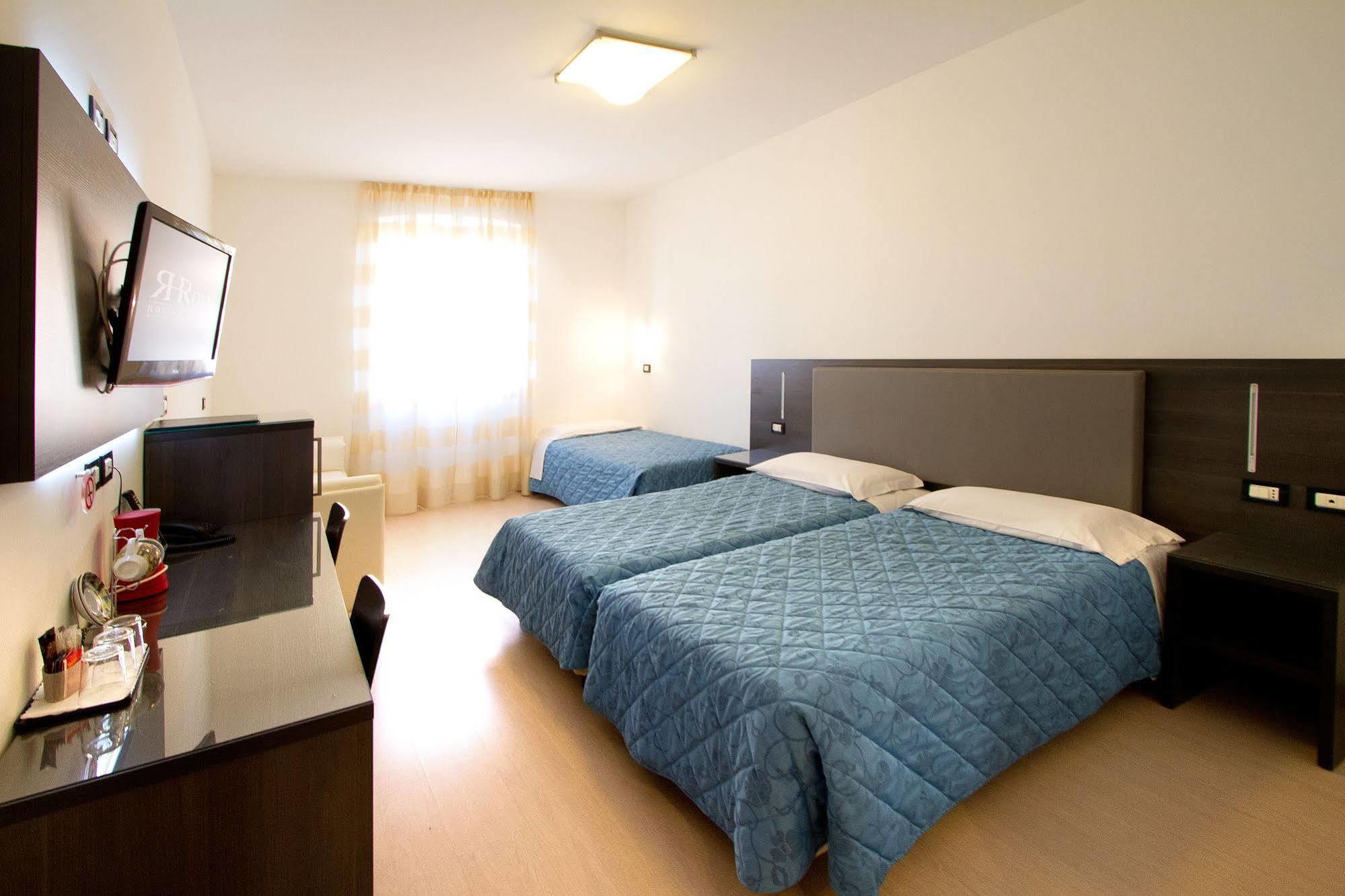 Hotel Roma Триест Экстерьер фото
