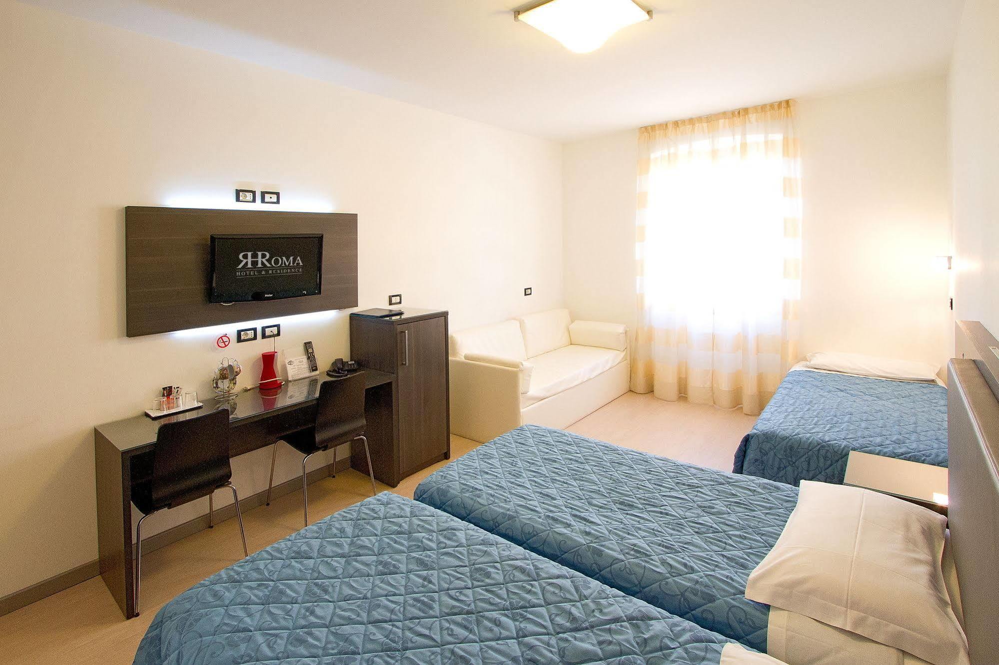 Hotel Roma Триест Экстерьер фото