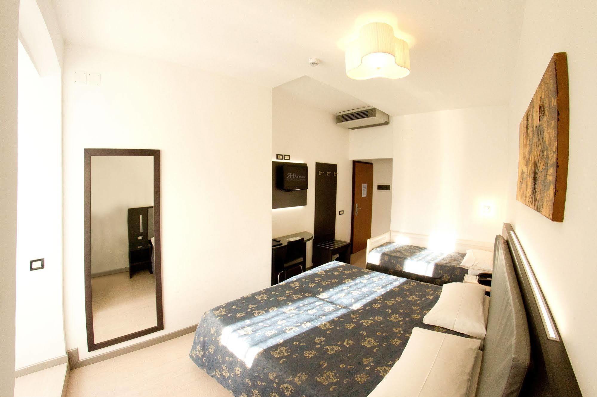 Hotel Roma Триест Экстерьер фото